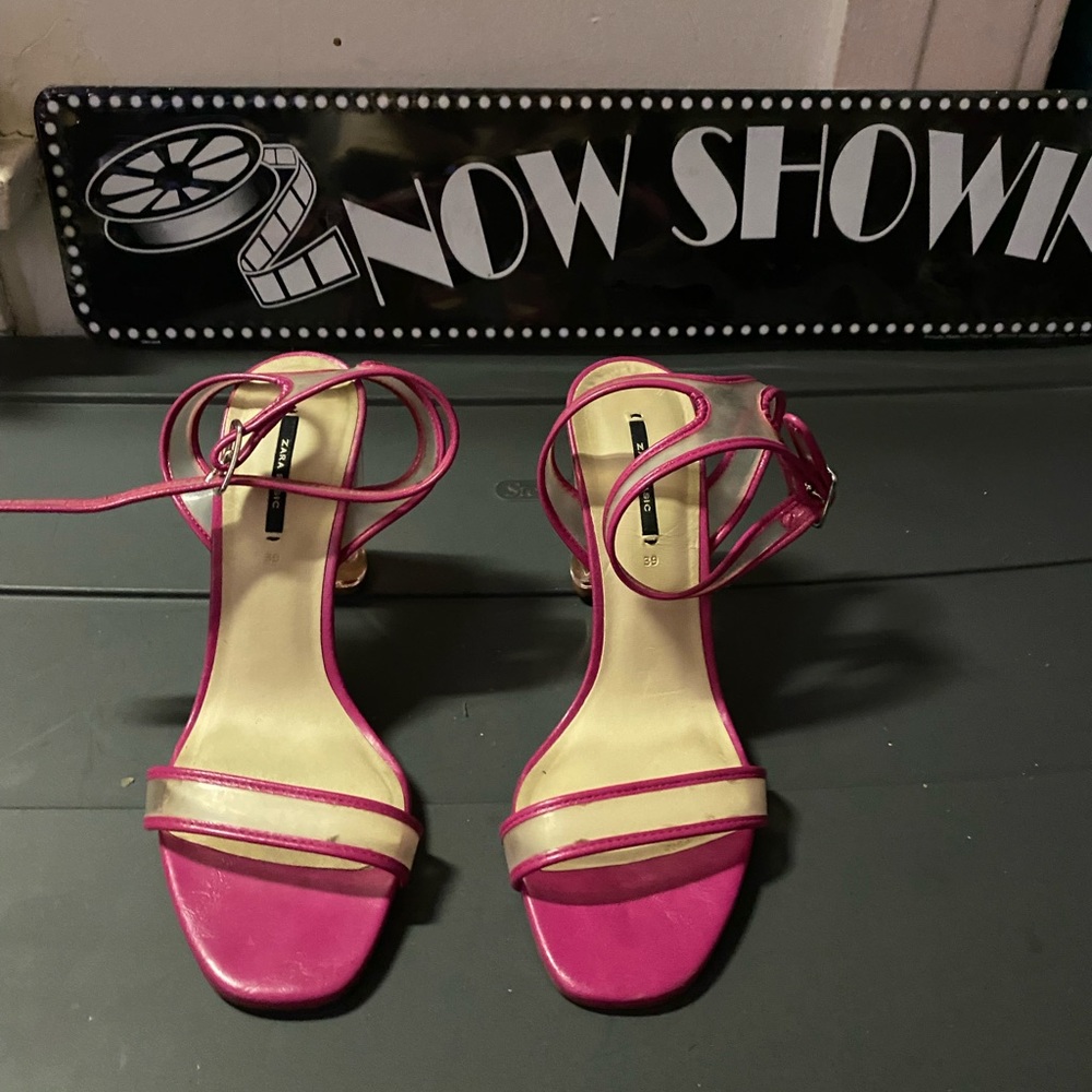 39EU block heels